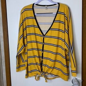 Emerald women’s tie front top size 3x